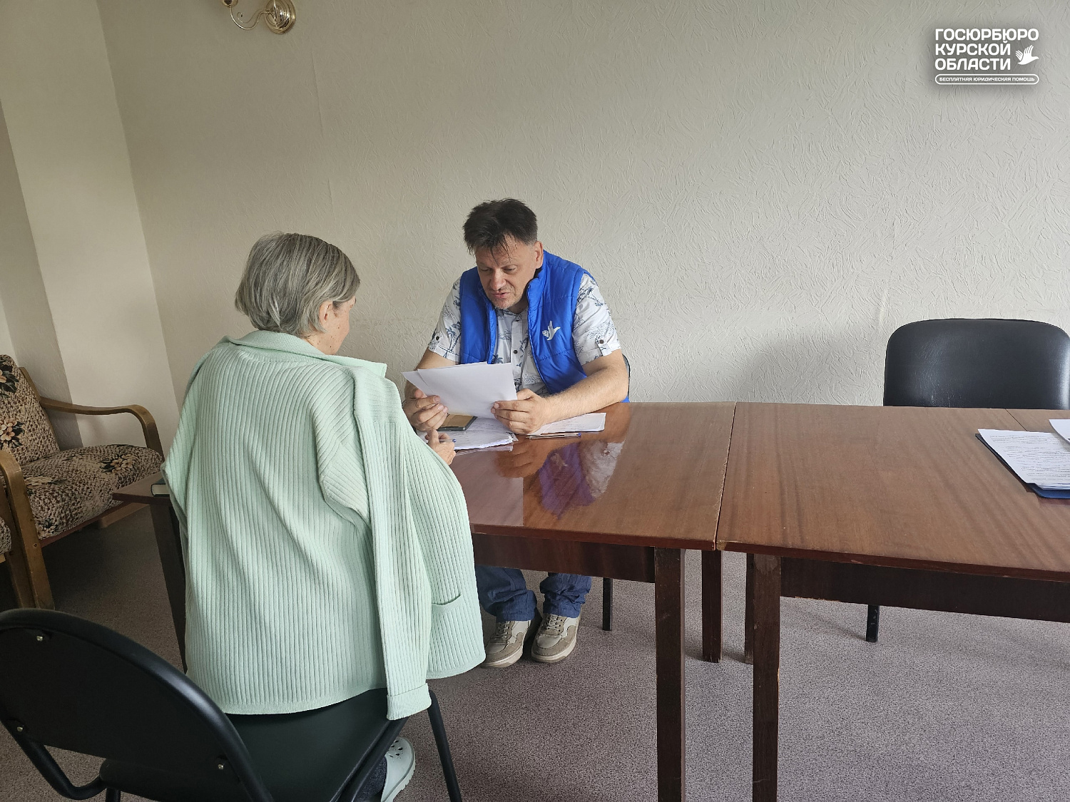 Правовая помощь ветеранам: специалисты Государственного юридического бюро Курской области провели выездной прием в госпитале.
