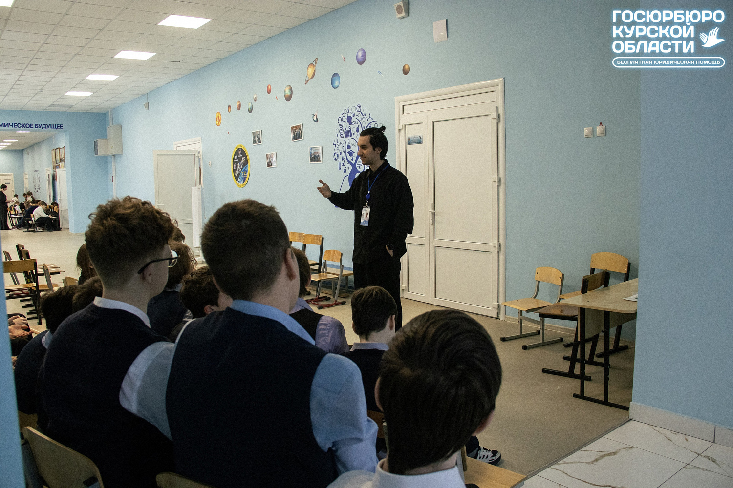 Вчера наши специалисты посетили Среднюю общеобразовательную школу № 18 имени А. С. Сергеева, где провели правовую лекцию  на тему «Конституция Российской Федерации»